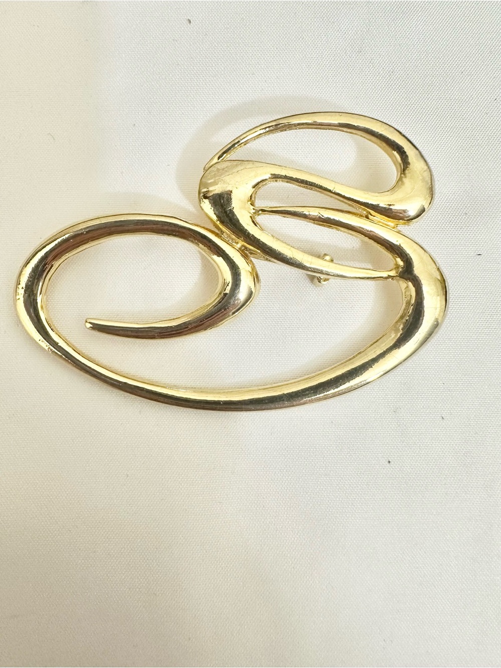 Elegant Vintage Gold Plated Swirl Statement Brooch